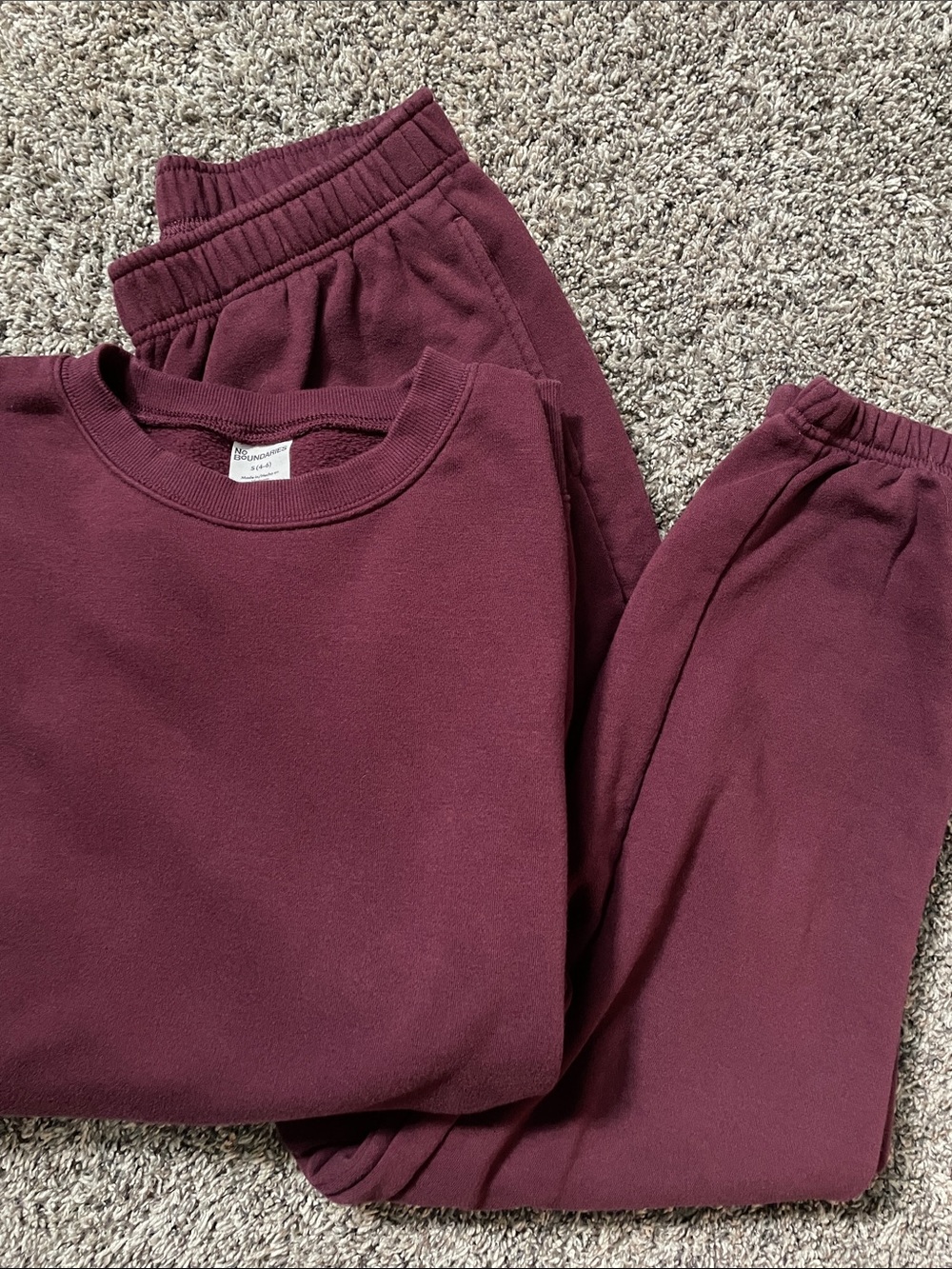 No Boundaries Jogger Sweatpants With Matching Crewneck Sweatshirt